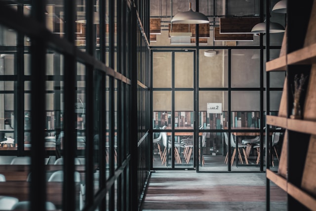 Kelebihan dan Kekurangan Akrilik